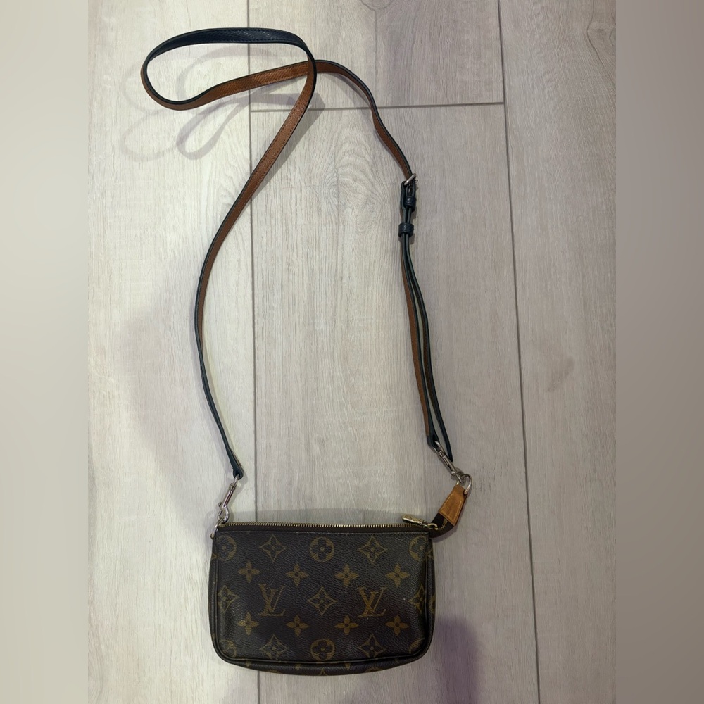 Louis Vuitton Monogram Pochette Accessories Crossbody/Shoulder Bag